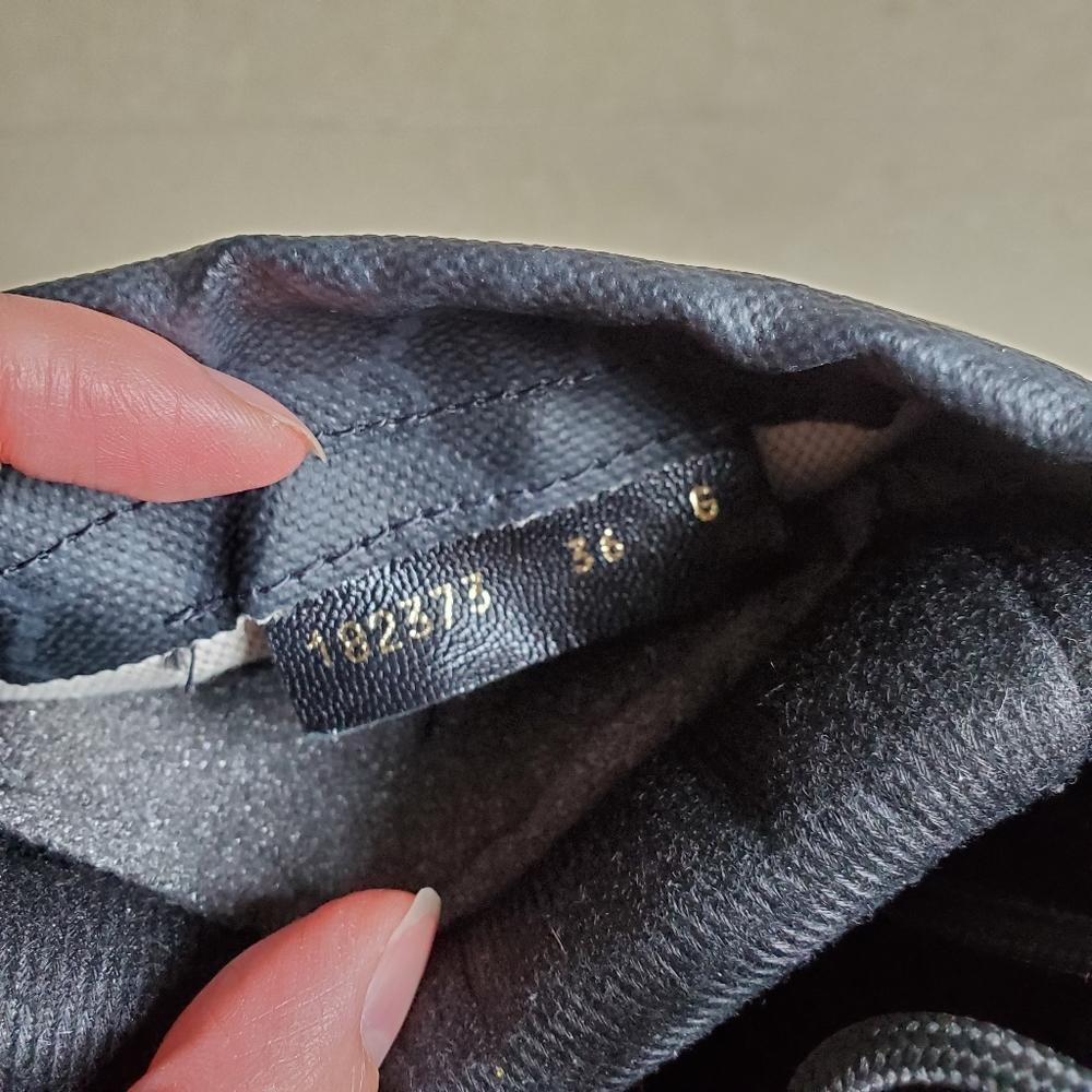 Auth. Gucci Moon Boots - Picture 6 of 8